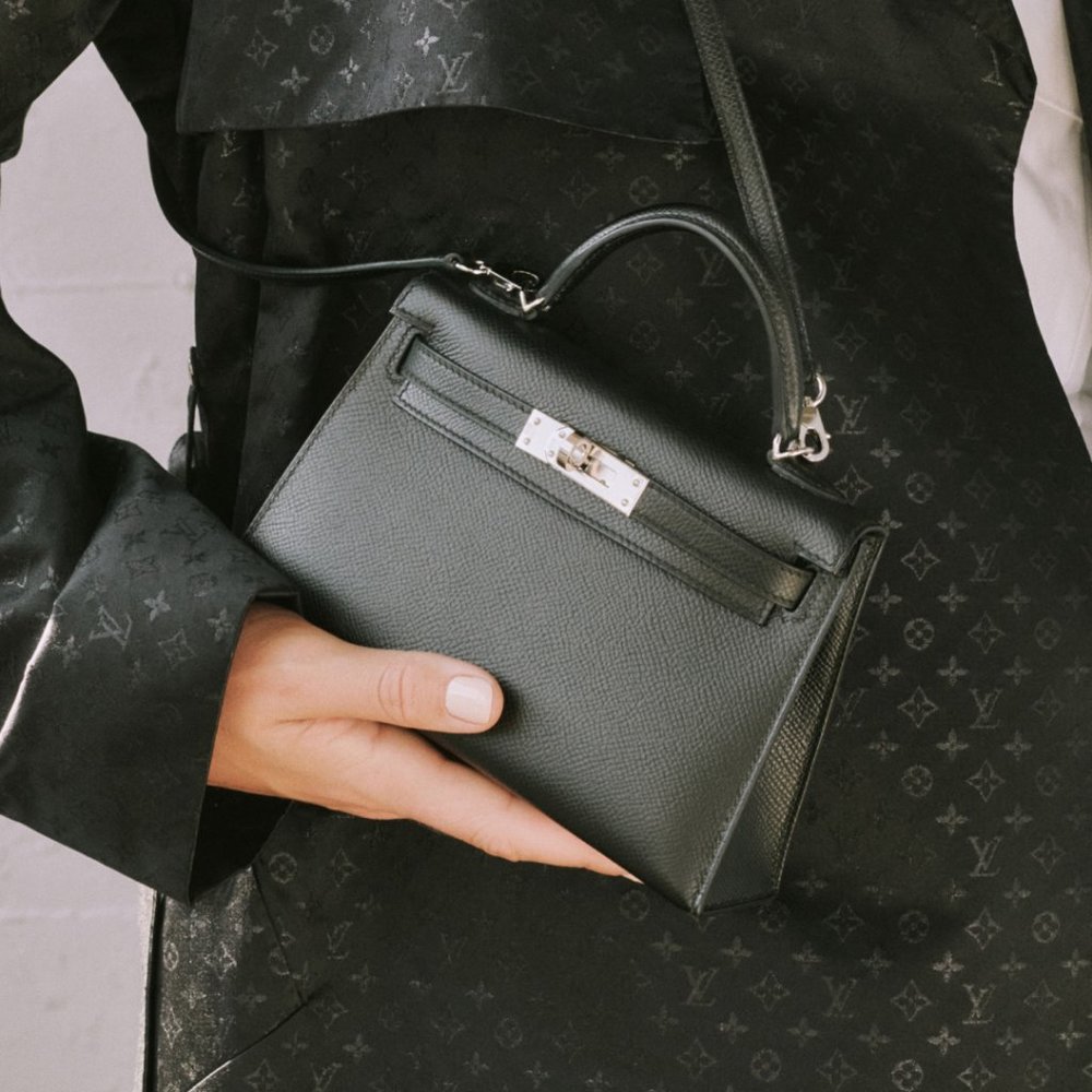Shop handbags, fine jewelry, watches, apparel, shoes and small leather goods. - Picture 11 of 13